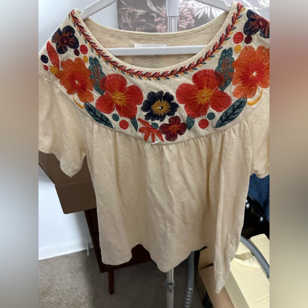 Beautiful blouse - Picture 2 of 2